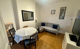 4 Bedroom House In Turnpike Lane/Wood Green