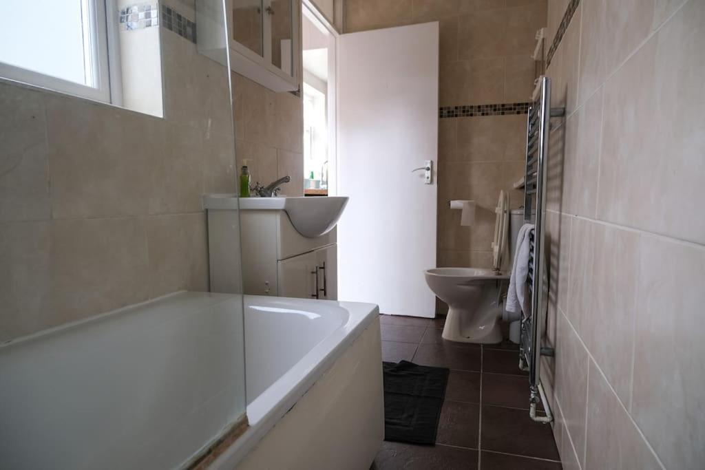 4 Bedroom House In Turnpike Lane/Wood Green Londyn Zewnętrze zdjęcie