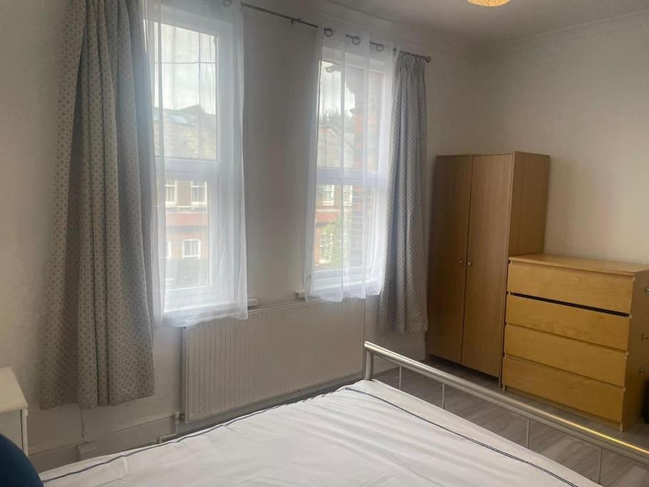 4 Bedroom House In Turnpike Lane/Wood Green Londyn Zewnętrze zdjęcie