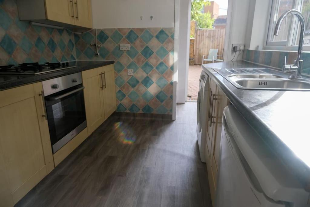 4 Bedroom House In Turnpike Lane/Wood Green Londyn Zewnętrze zdjęcie
