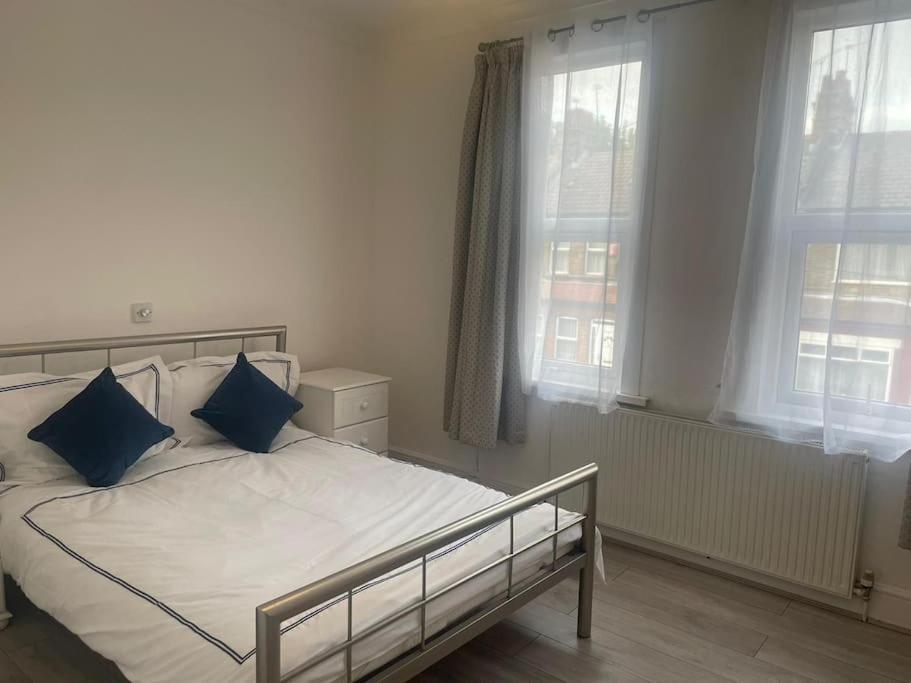 4 Bedroom House In Turnpike Lane/Wood Green Londyn Zewnętrze zdjęcie