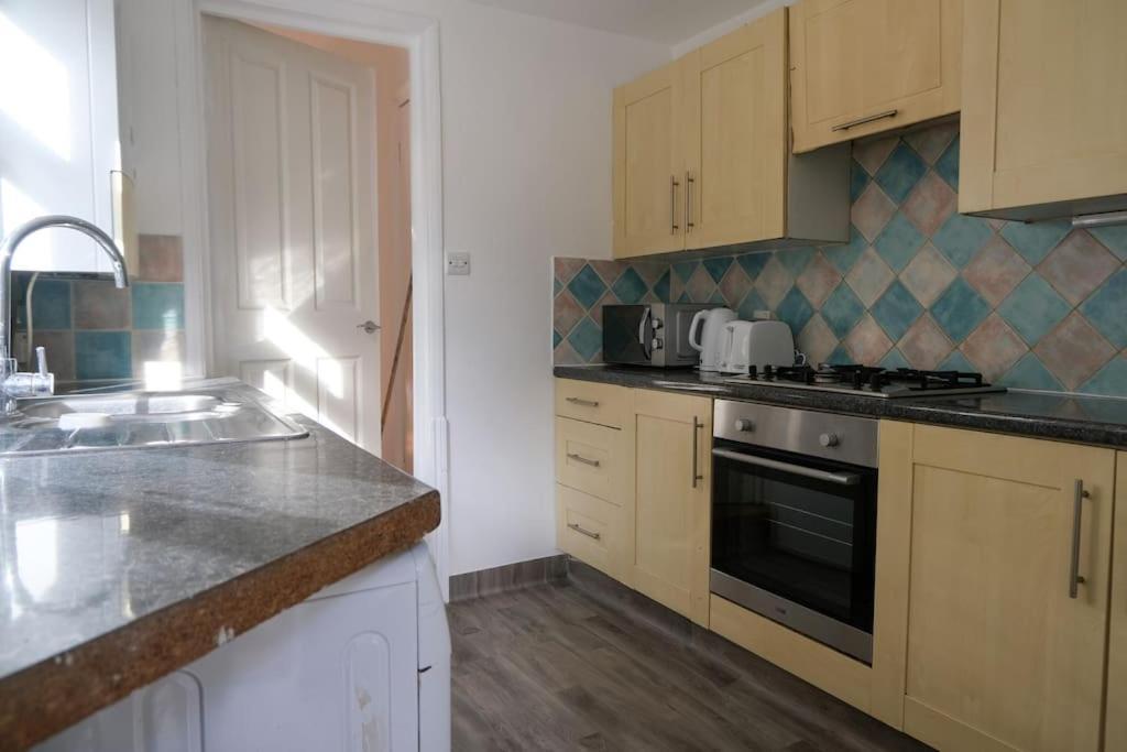 4 Bedroom House In Turnpike Lane/Wood Green Londyn Zewnętrze zdjęcie